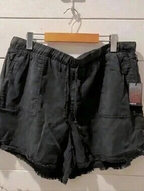Devoted Frayed-Edge Shorts — Women's XL